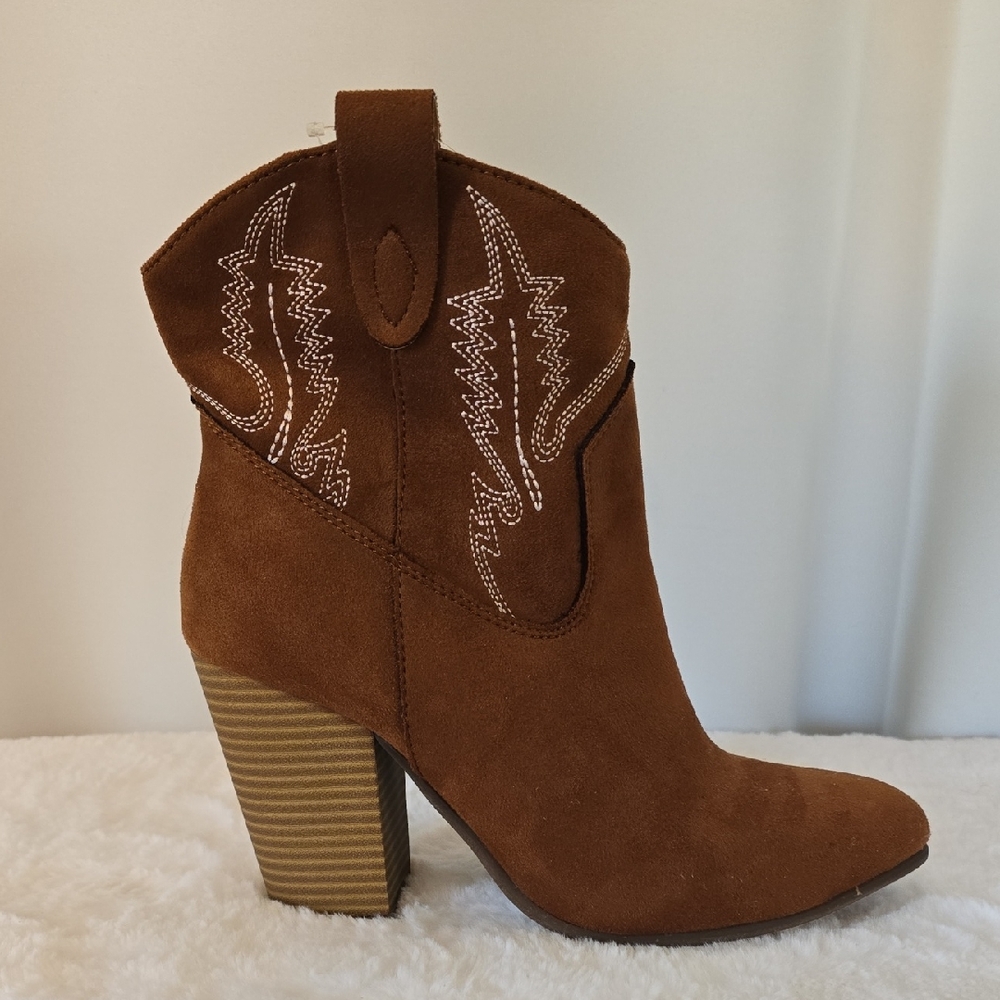Elegant Brown Suede Heeled Boots